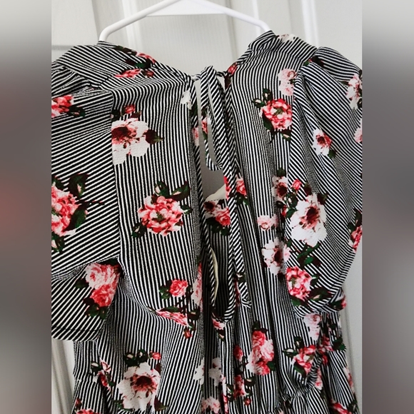 Floral Striped Romper - Picture 2 of 2